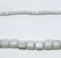  Glass Cubes Strands 8mm- White