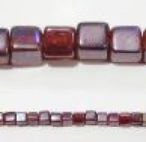  Glass Cubes Strands 10mm-Red(trans)