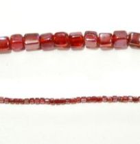  Glass Cubes Strands 5mm-Red
